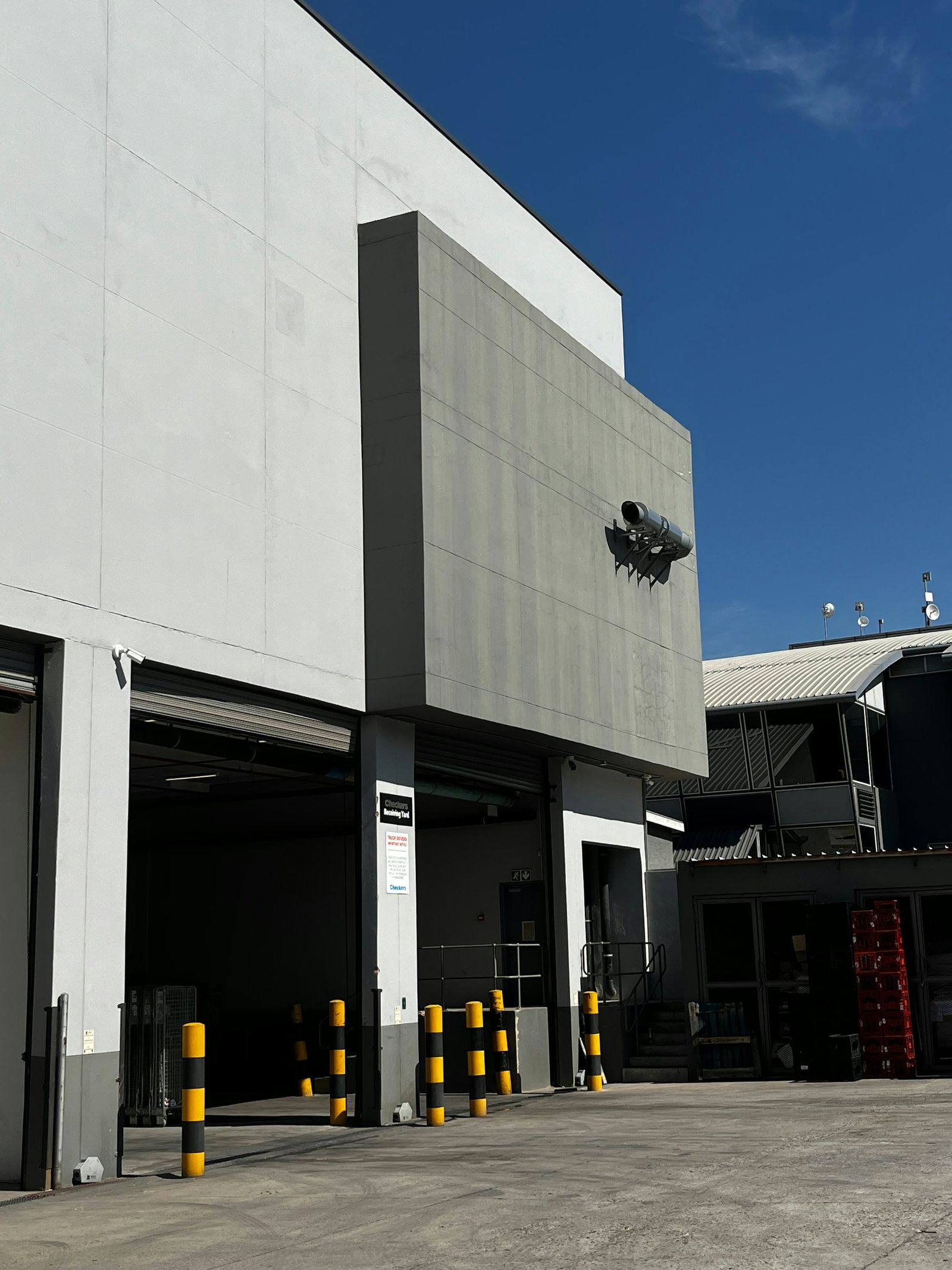 Bay entrance and truck apron